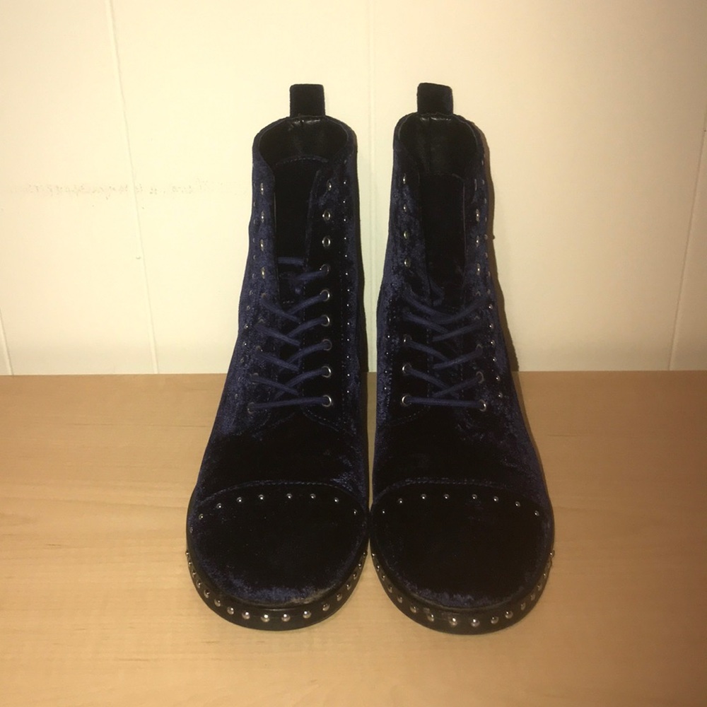 Blue suede Marc Fisher women’s boots